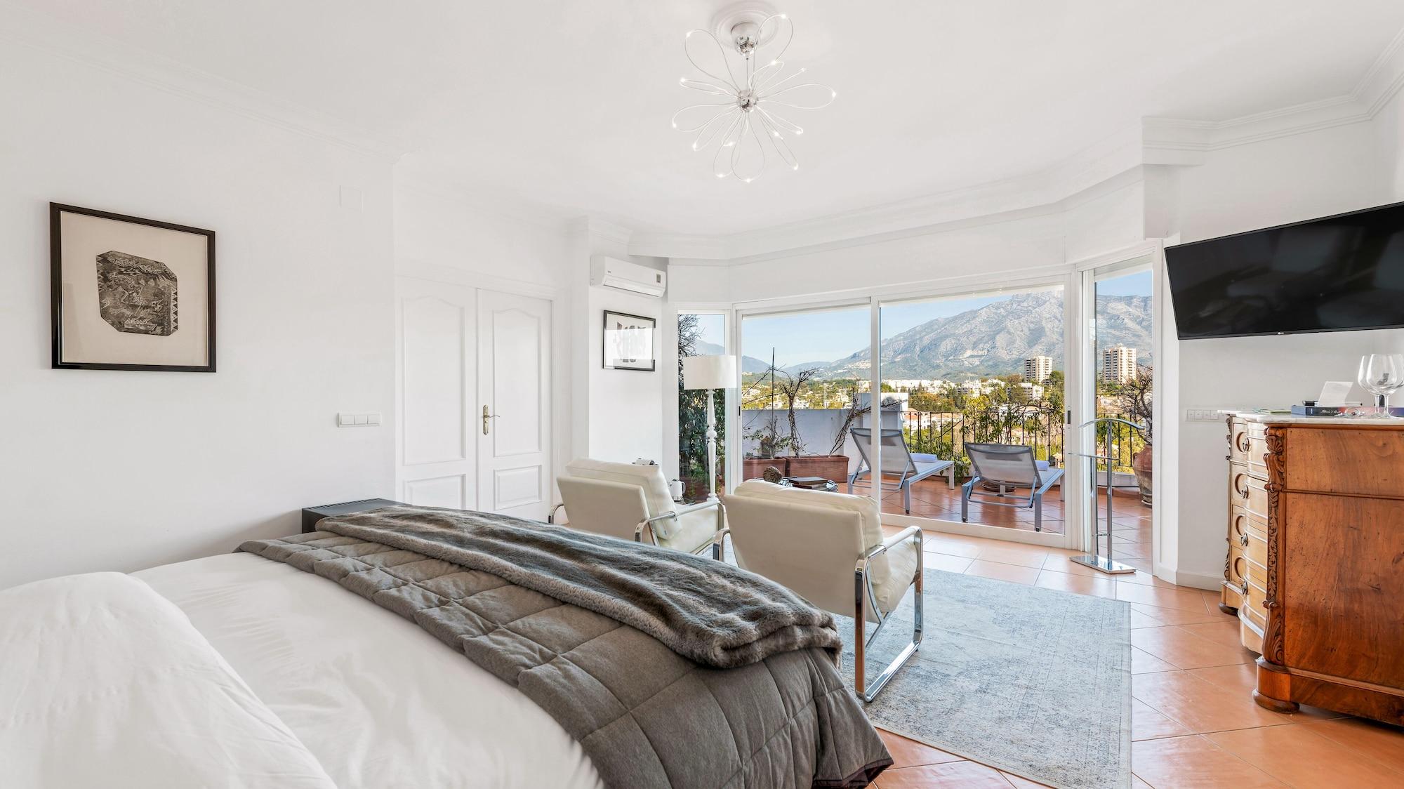 Molo 44 Puerto Banús Pensión 4*