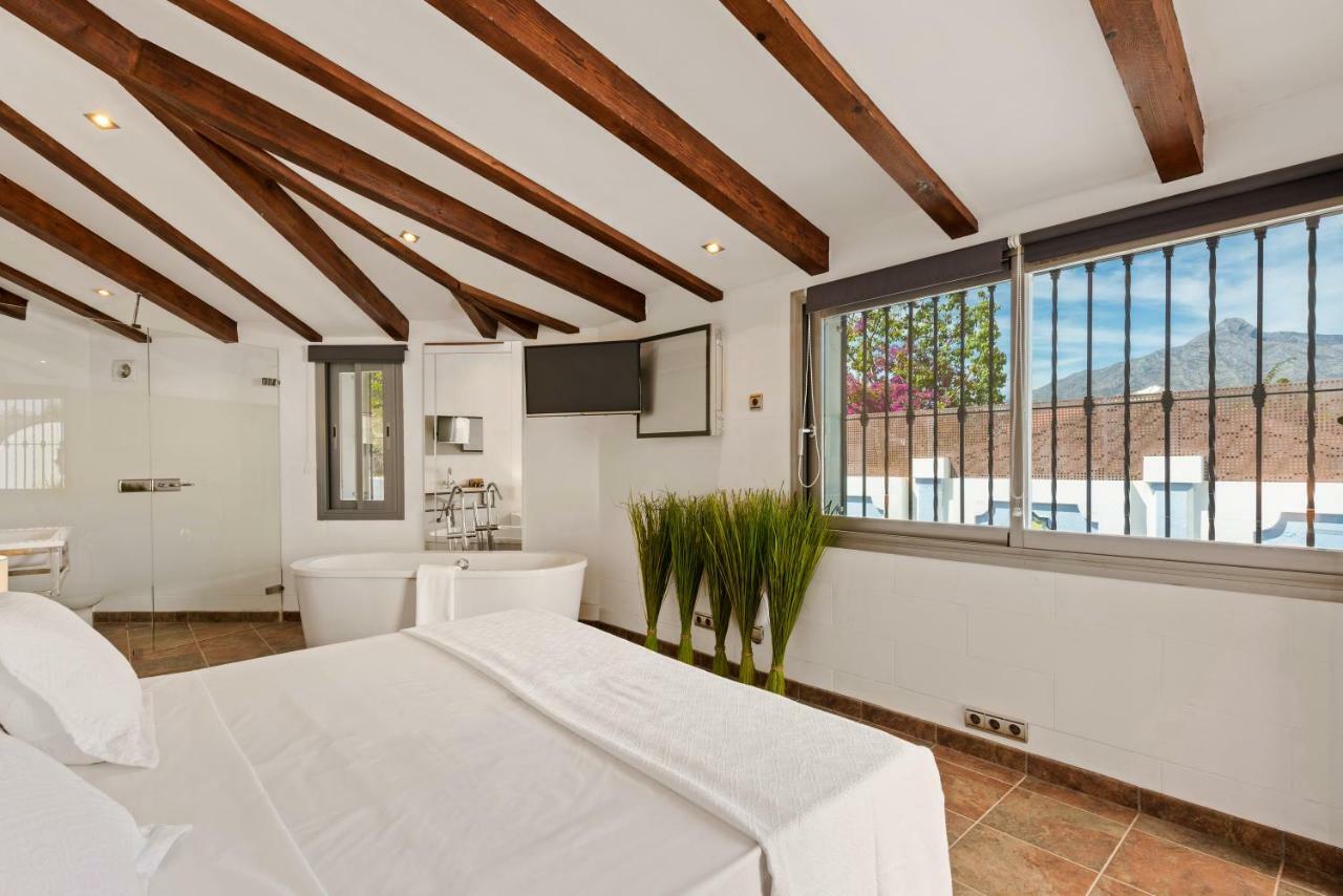 Molo 44 Puerto Banús Pensión Marbella